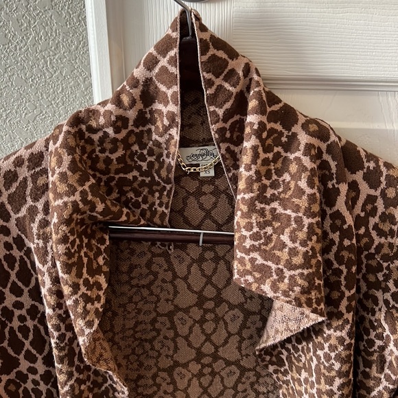 Camellia long cardigan sweater in animal print! - Picture 2 of 4